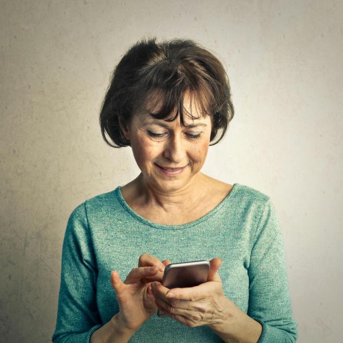 Oficial: Cu cât se reduce vârsta de pensionare pentru femeile care au născut și crescut copii, după noua lege