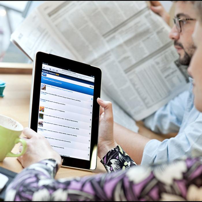 Ştirile dimineţii: Deciziile Guvernului, înmatriculări online, schimbare pentru cei care locuiesc la bloc şi actele pentru obţinerea voucherelor