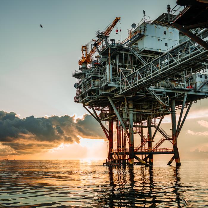 O companie chineză a descoperit un zăcământ de petrol uriaș în Marea Chinei