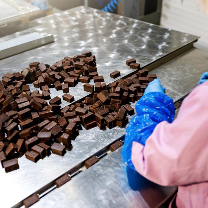 Principalii procesatori mondiali de cacao sunt în declin. Prețurile ciocolatei au explodat