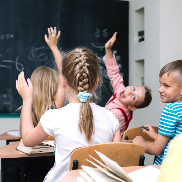 Ministerul Educației introduce o nouă bursă. Cine va beneficia 
