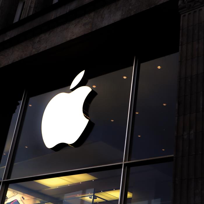 Apple concediază sute de angajați și renunță la proiectul unei mașini autonome