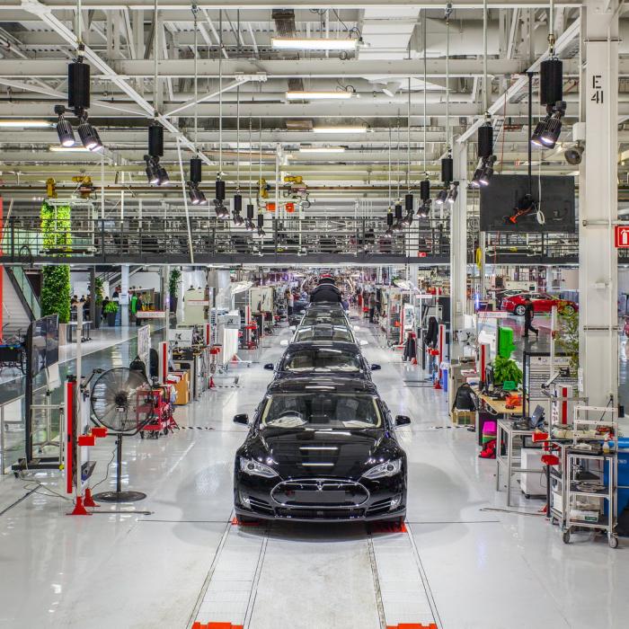 Tesla va lansa un taxi autonom în această vară