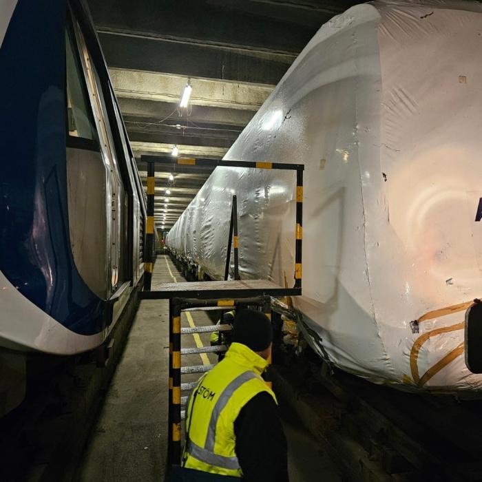 Primul tren de metrou Alstom a ajuns în depoul Metrorex din Berceni