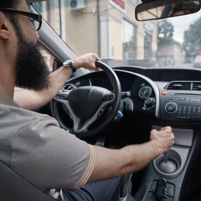 Șoferii de ridesharing și livratorii vor avea mai multe drepturi. Parlamentul European a votat legea