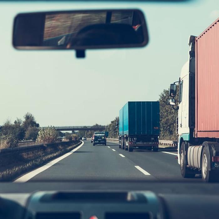 În atenţia transportatorilor. Restricţii de trafic în perioada 1 Mai - Paşte 2024