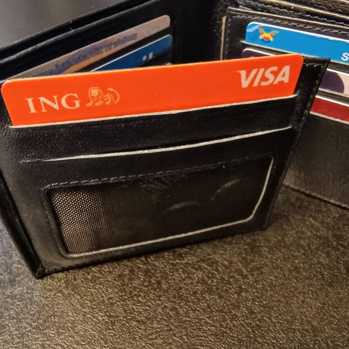 Cardurile ING Pay vor fi retrase din oferta ING Bank. Cum vor mai putea face clienţii plăţi cu telefonul