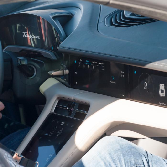 Porsche recheamă mii de modele electrice. Probleme la baterie