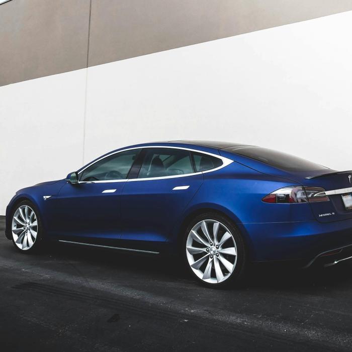 Tesla pregăteşte terenul pentru Robotaxi şi noi modele mai ieftine