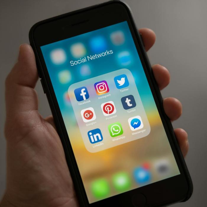 Facebook vrea să folosească postările utilizatorilor din UE pentru AI 