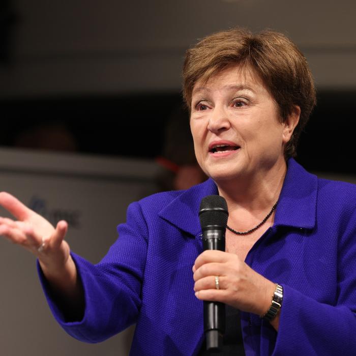 FMI face recomandări SUA: Nu vă grăbiți cu rata dobânzii 