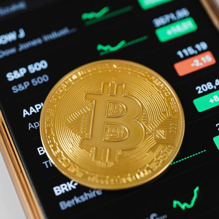 Bitcoin a scăzut până la cel mai redus nivel din ultimele patru luni (Reuters)