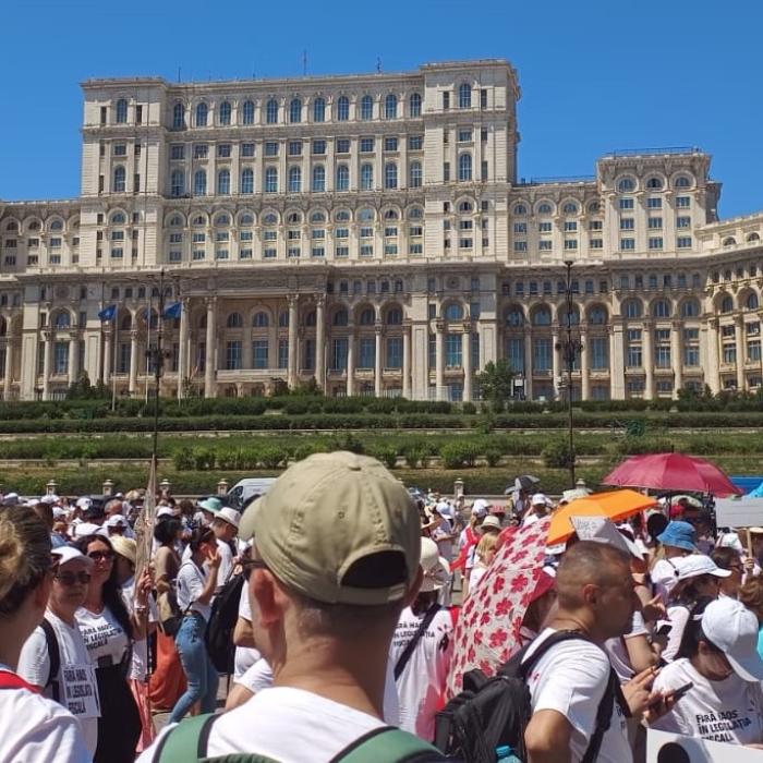 Contabilii protestează în Capitală. "Fără haos în legislaţia fiscală" LIVETEXT