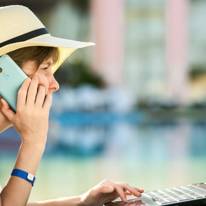 Avertizare privind mesajele false de la Booking.com