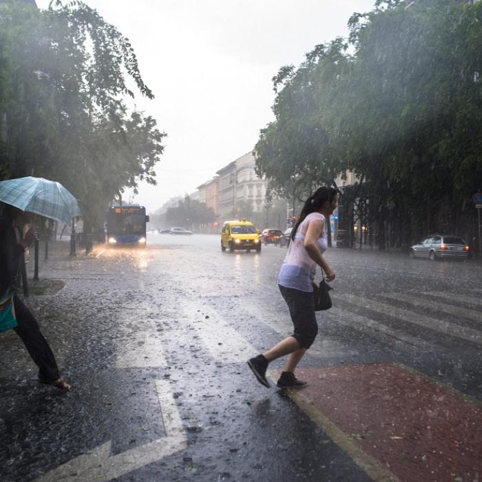 Cod portocaliu de vijelii în Bucureşti şi Ilfov, până la 14:30