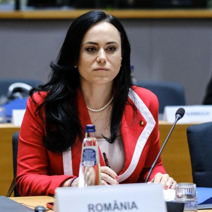 Ministerul Muncii anunţă demararea distribuirii tichetelor de 2.000 lei pentru mame. Lista beneficiarilor