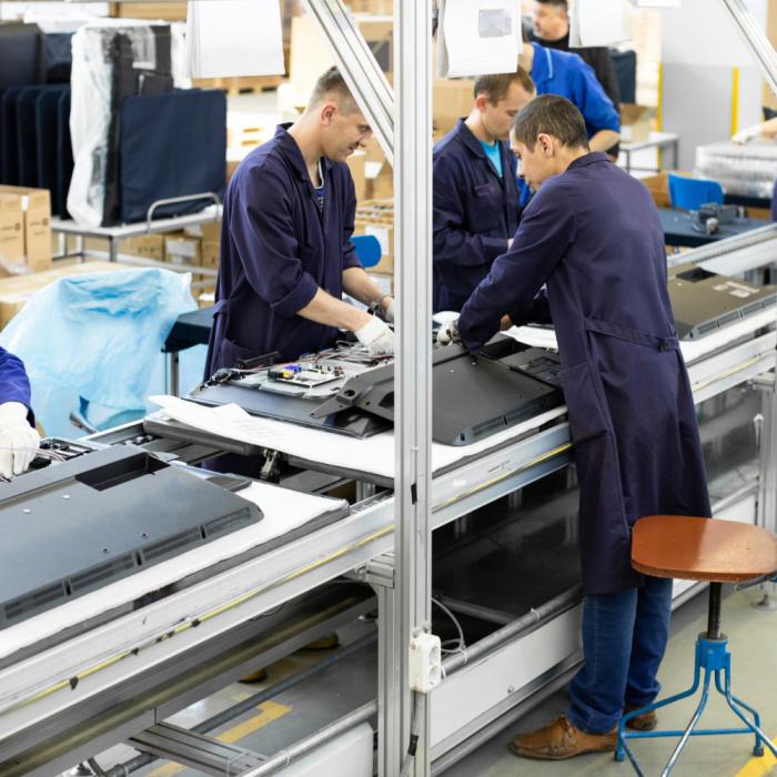 Creștere moderată a comenzilor noi din industria prelucrătoare în primele șapte luni ale anului