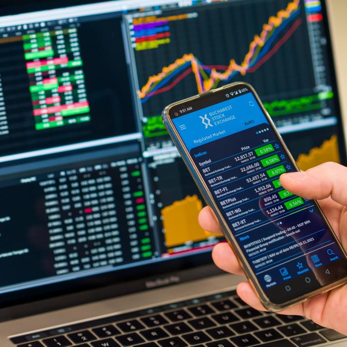 Aurul, un nou record: 2.688 dolari/uncie. Moneda euro, nesigură