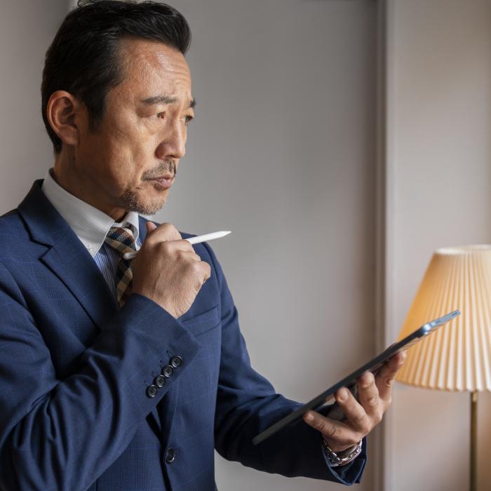 Companiile chineze se agață de dolarul american 