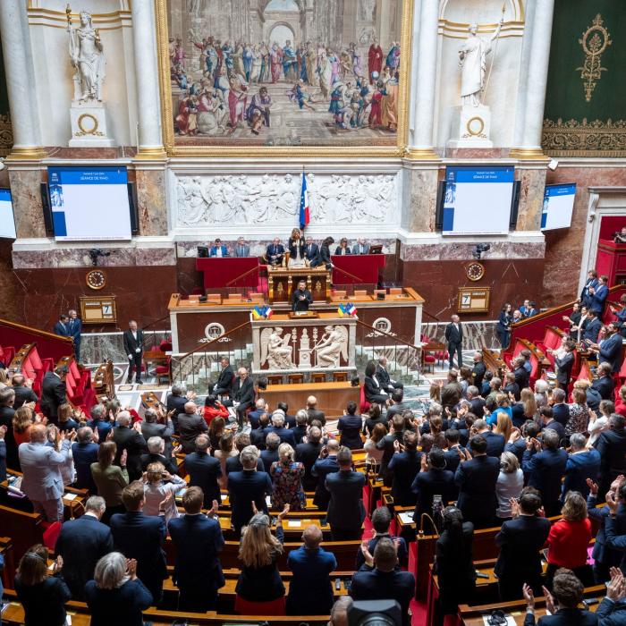 Criză profundă în Franța: Guvernul, dat jos! Ce urmează?  