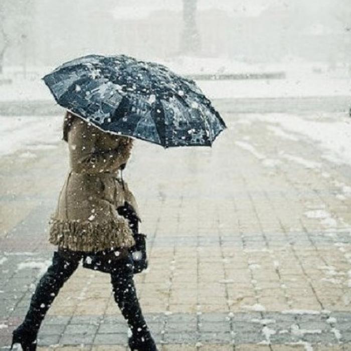 Vin ninsorile, lapoviță, ploile. AMN anunță o vreme urâtă în toată țara