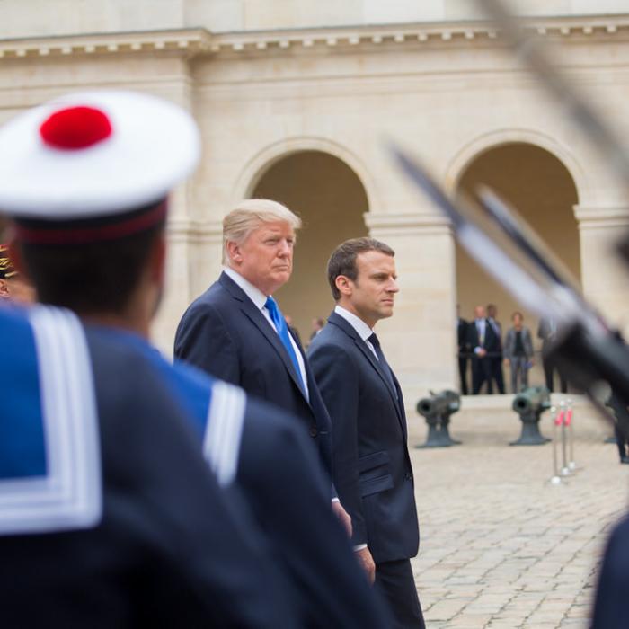 Trump își marchează revenirea mondială la Paris