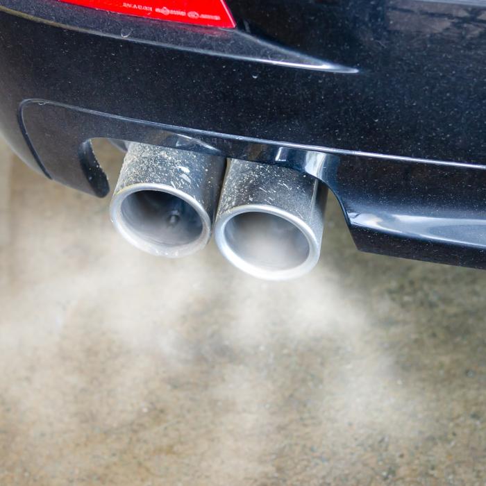 UE nu cedează presiunilor pentru relaxarea normelor privind emisiile de CO2 ale autoturismelor