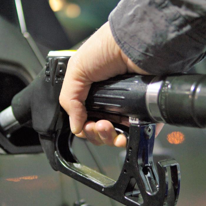 Prețul carburanților a explodat. Cât costă benzina și motorina în prima zi din 2025