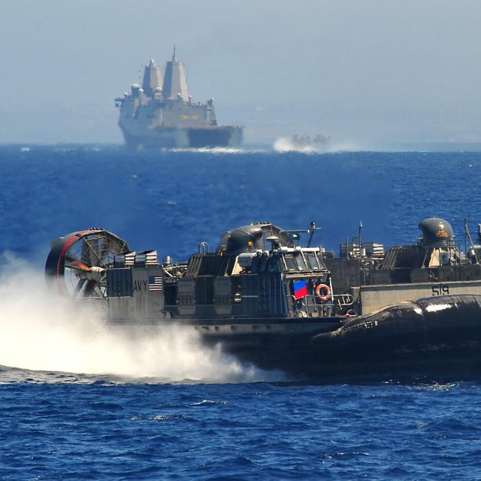 Iranul îşi dublează cheltuielile militare şi lansează prima navă pentru culegerea informațiilor