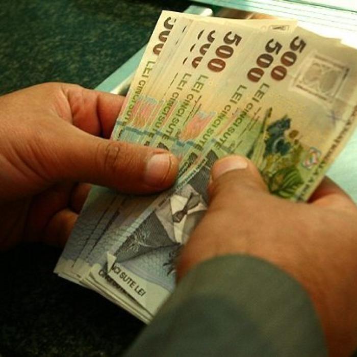 Românii au salarii mai mari! Află în ce domenii s-au înregistrat cele mai mari creșteri!