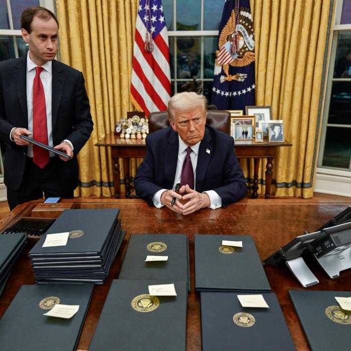 Revoluție la Casa Albă: Trump lovește în securitatea națională și își pedepsește oponenții!
