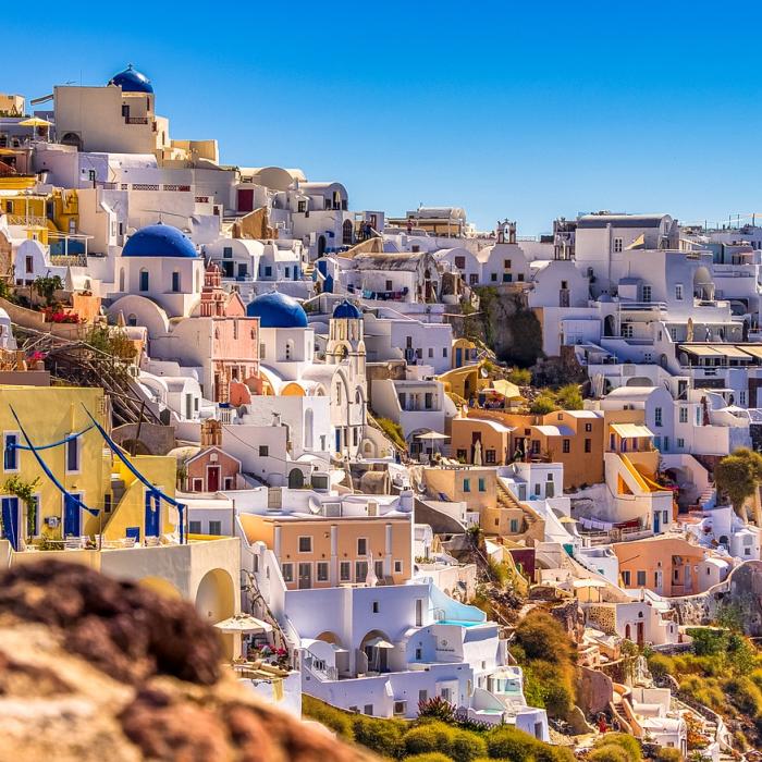 Sute de oameni fug din Santorini din cauza cutremurelor