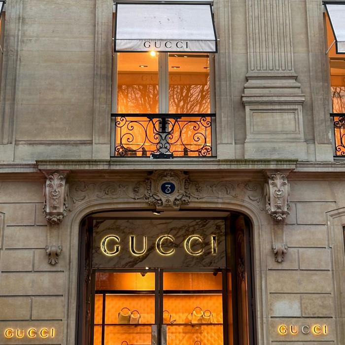 Cutremur la Gucci. Designerul-șef pleacă, iar vânzările sunt în picaj