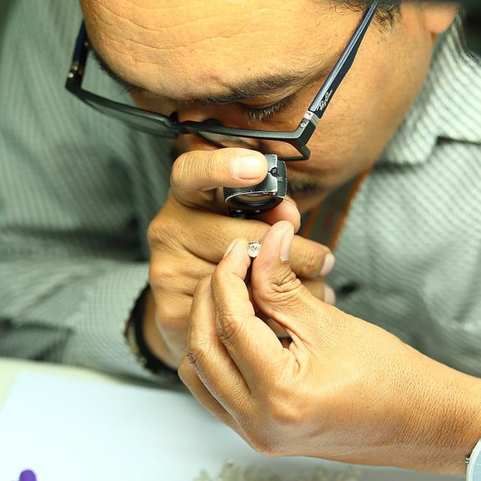 Haos în comerțul cu diamante. Interdicții, documente și reguli noi!