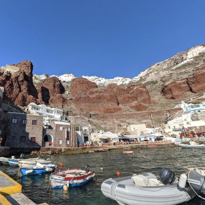 Santorini. Seismologii, neliniștiți și uimiți de roiul de cutremure