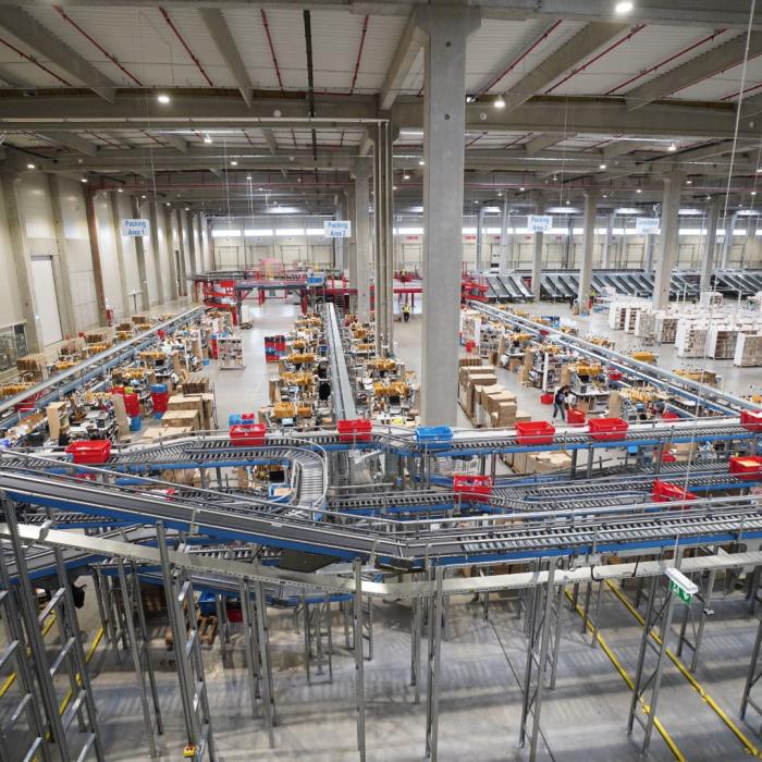 eMAG prezintă 5 tendințe cheie din ecommerce care vor îmbunătăți experiența clienților în 2025