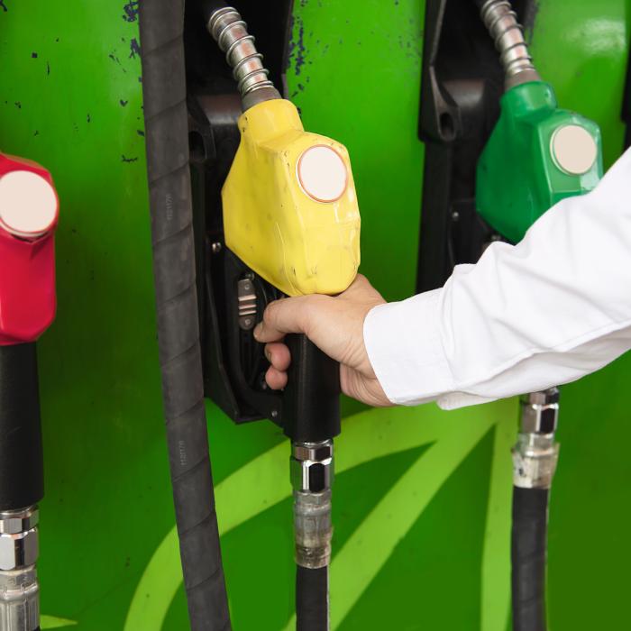Vești bune pentru șoferi! Carburanții costă mai puțin. Unde alimentezi cel mai ieftin?