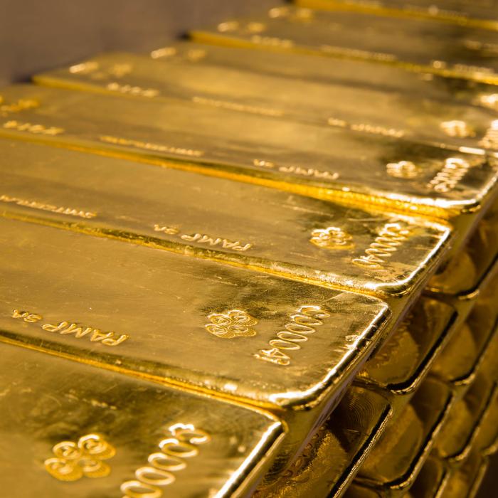 Aurul se tranzacționează aproape de niveluri record