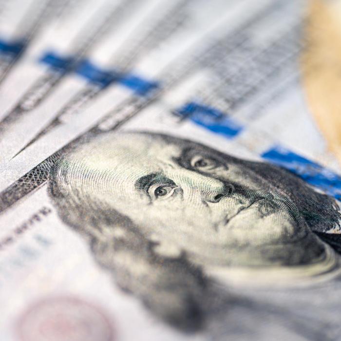 Dolarul, aproape de cel mai scăzut nivel din ultimele cinci luni 