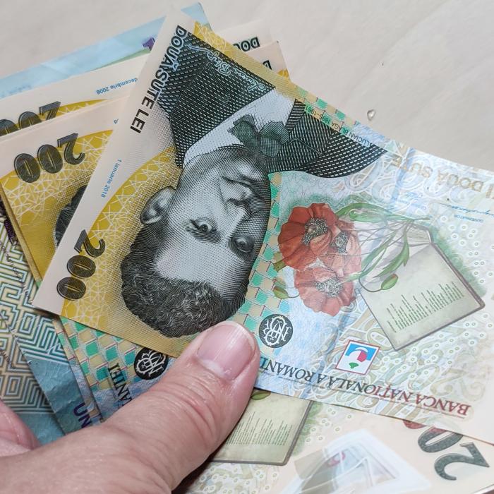 Statul bagă bani în chirii, laptopuri și mașini pentru tineri: vezi ce poți deconta!