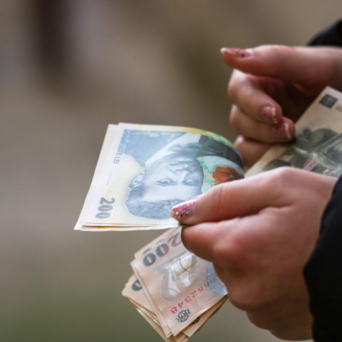 Vestea zilei: ANPIS plăteşte, săptămâna aceasta, către beneficiari, ajutoarele financiare stabilite de Guvern