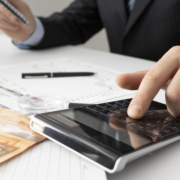 Ne îndreptăm către o creştere majoră de taxe de la 1 iulie, avertizează Adrian Negrescu