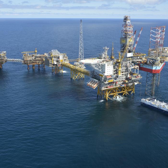 Prețul petrolului, în creștere spre sfârșit de săptămână 