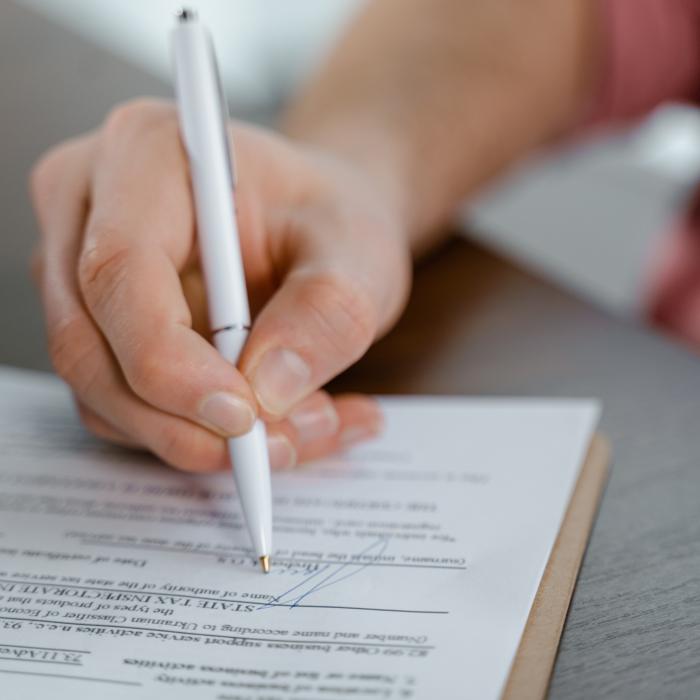 Câte contracte de muncă poate avea un salariat în același timp