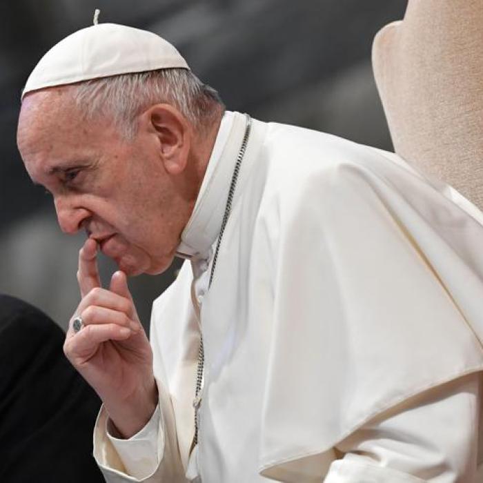 Papa Francisc a murit
