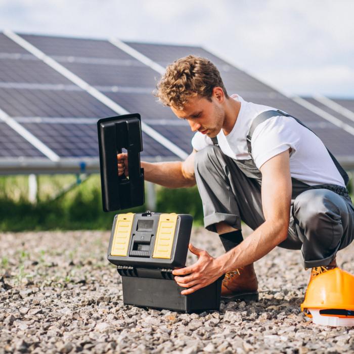 Parcuri fotovoltaice. Alte 60 de contracte semnate cu primării și entități publice