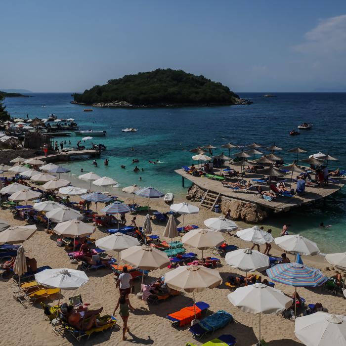 Albania începe lupta cu turismul necontrolat