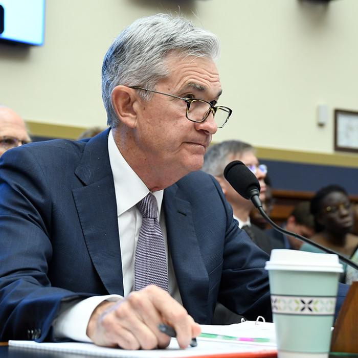 Fed, între inflație și recesiune: De ce Jerome Powell ezită să reducă dobânzile