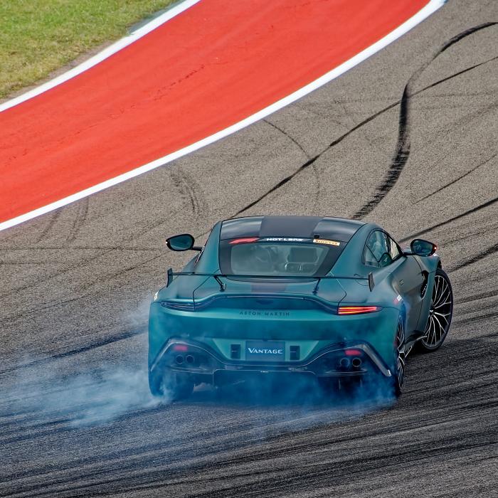 Aston Martin, risc de ieșire de pe traseu la următorul viraj