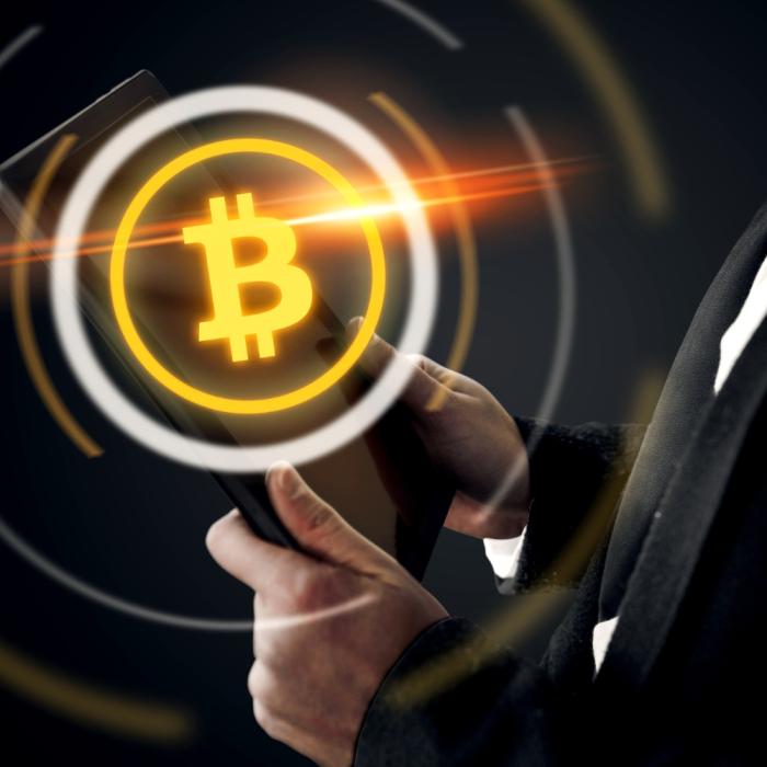 Prețul Bitcoin se apropie de 104.000 de dolari